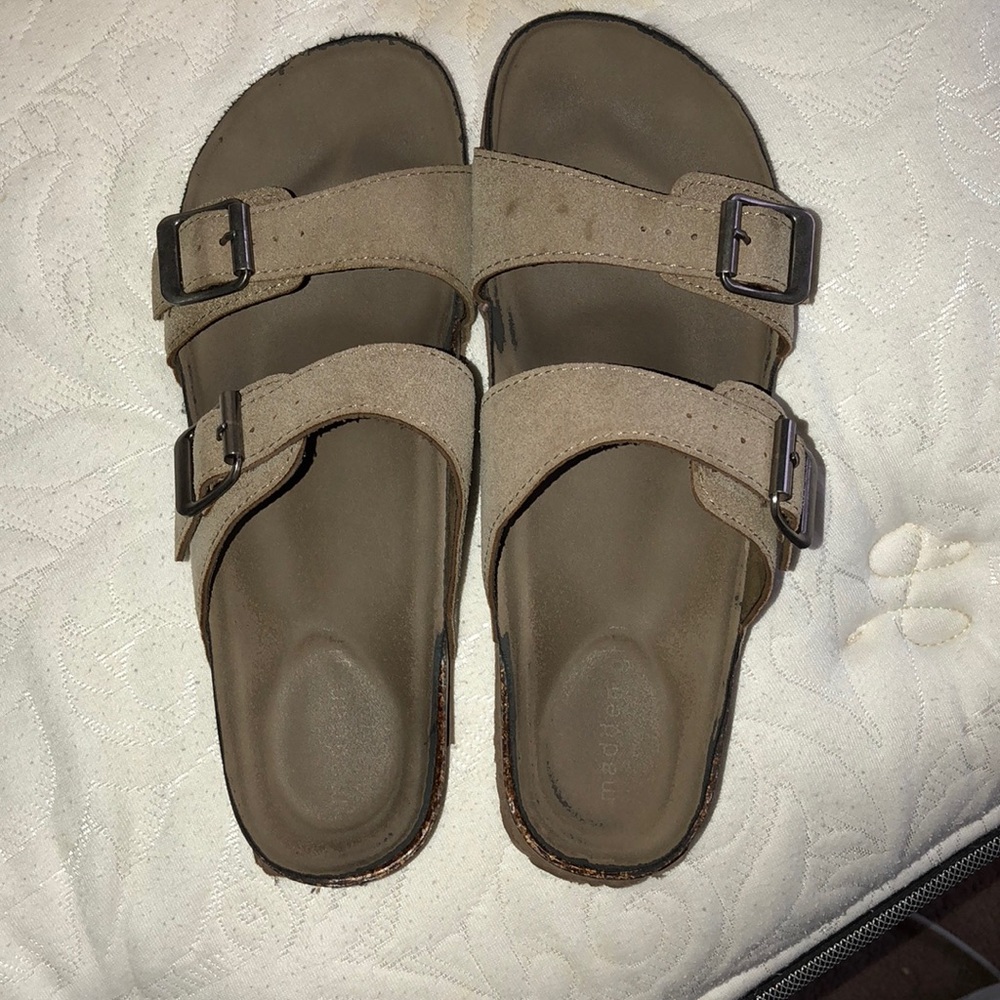 Size 9 Steve Madden “birkenstock” Sandals.